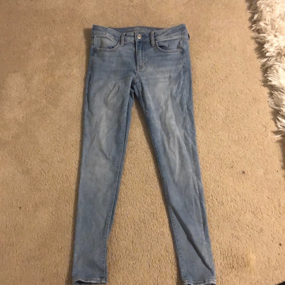 american eagle light wash jeans!!